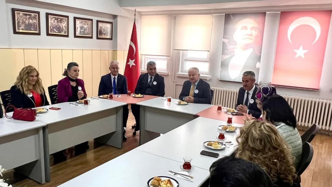Çankaya Kaymakamımız  Murat Duru Yunus Emre Program Ekibine Teşekkür Etti.